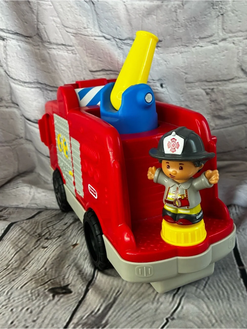 4 PC Fisher Price Little People Fire Truck Firemen Ladder Lights & Sounds GUC